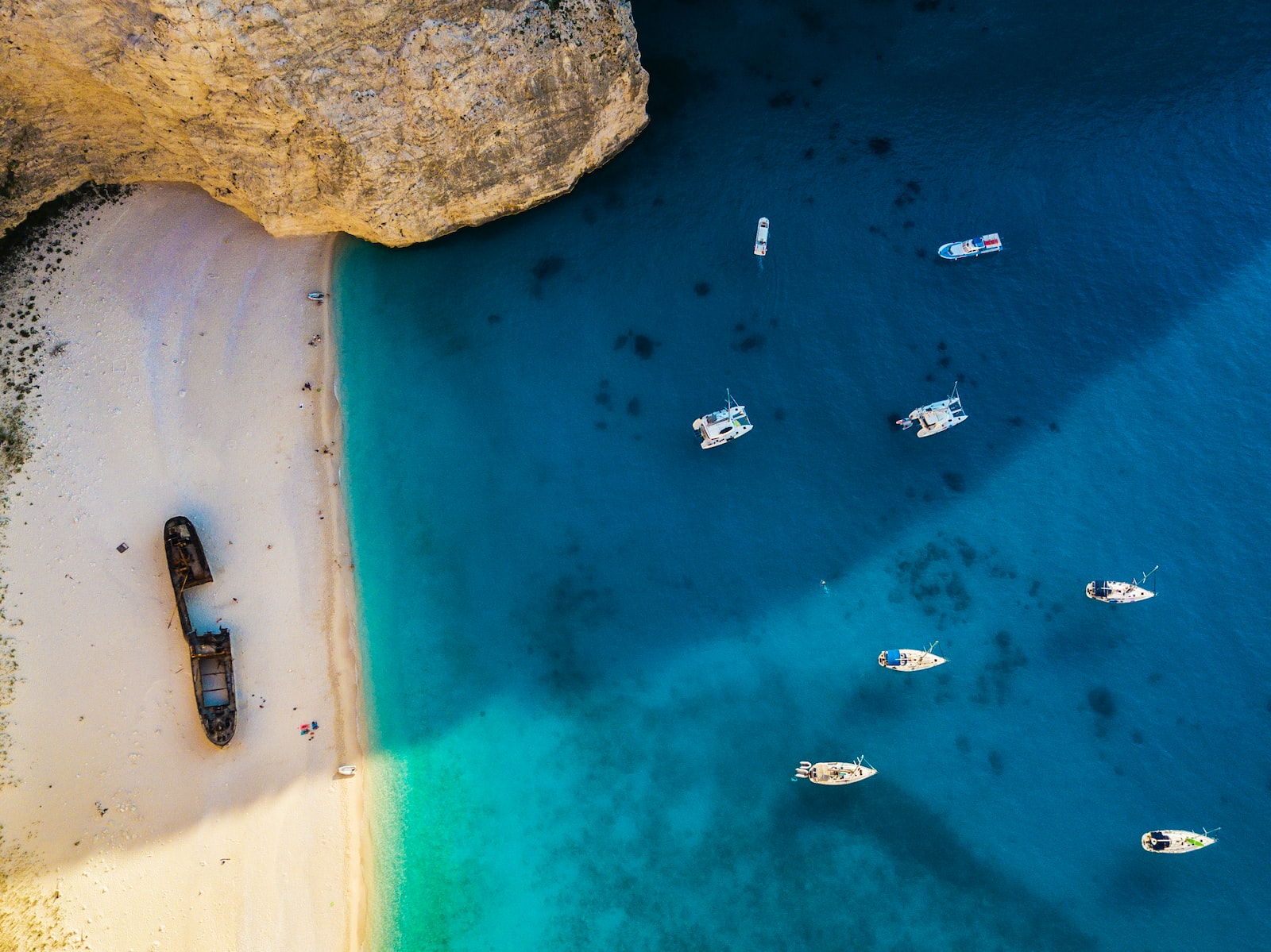 aerial view photography of boats on body of water